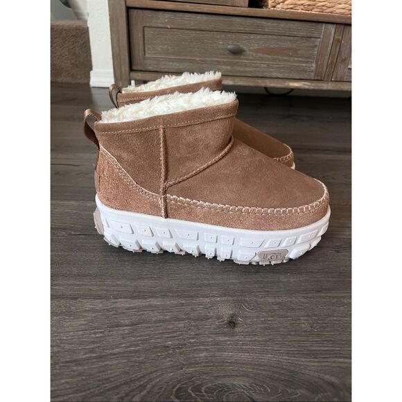 UGG All-Gender Venture Daze Ultra Mini Boot - Chestnut size 8 - Picture 2 of 9